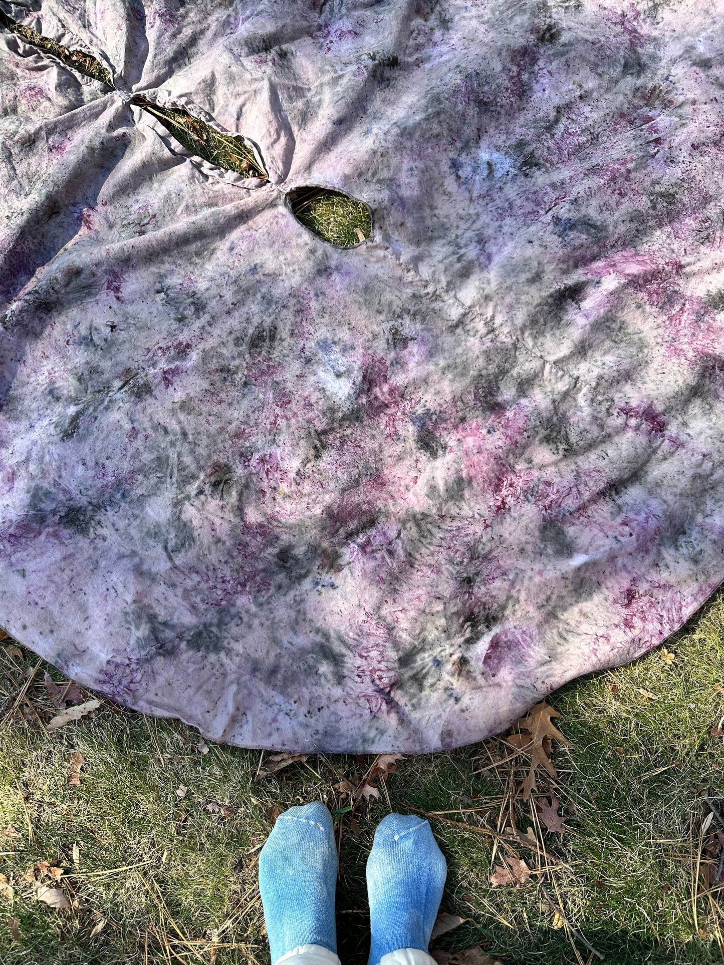 Plant magic tree skirt