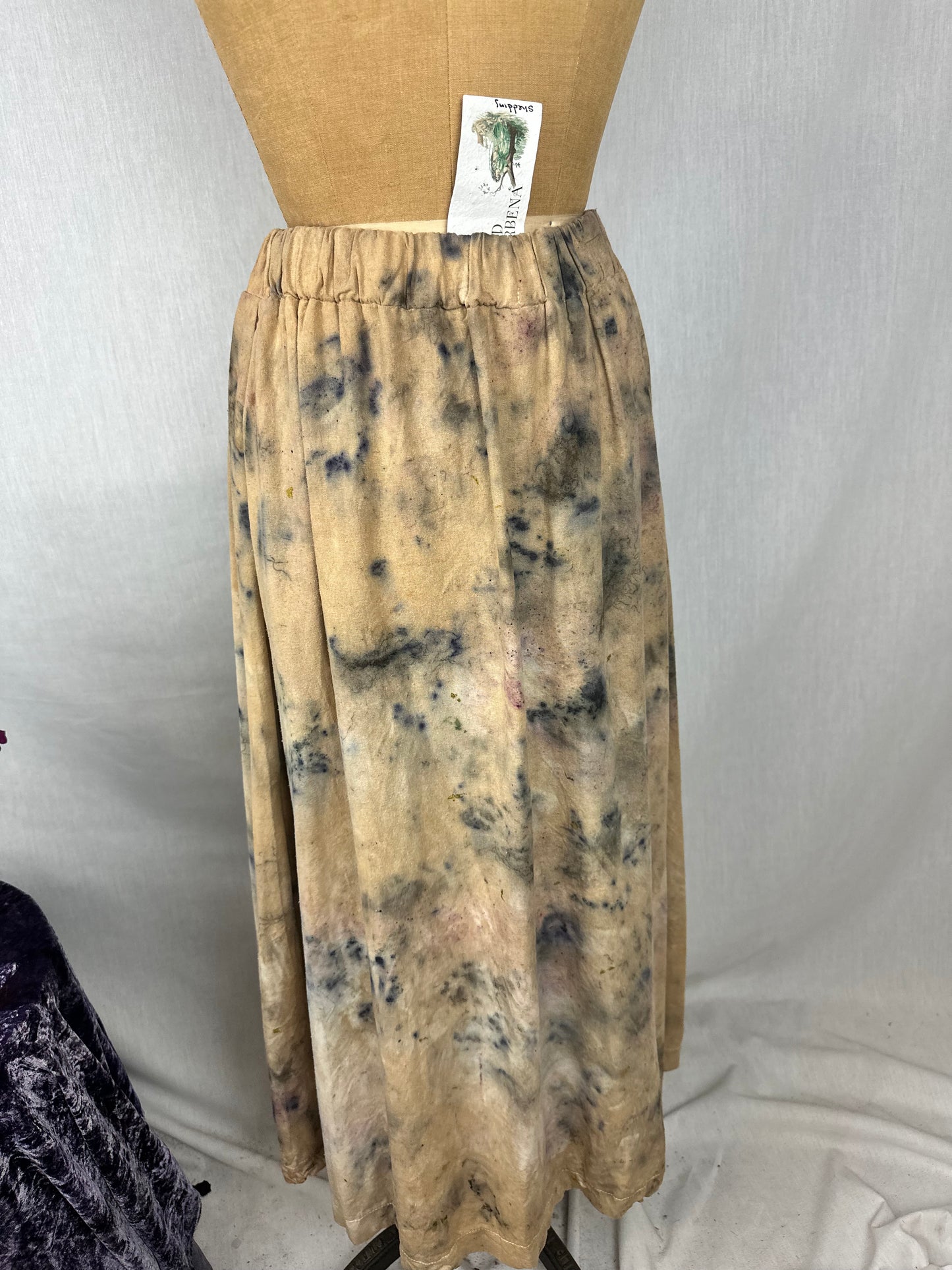 Raw silk skirt with pockets- shedding