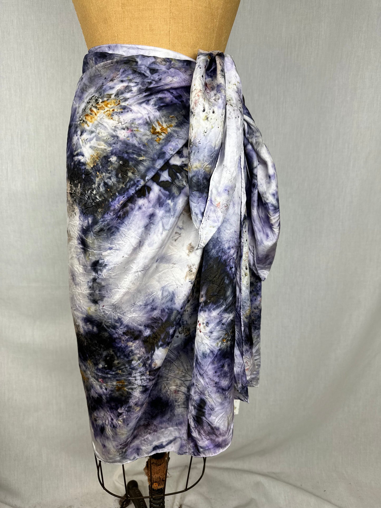 Plant magic silk sarong - violet essence